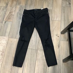 Brand new Abercrombie midrise black stretchy skinny jeans. Never worn!